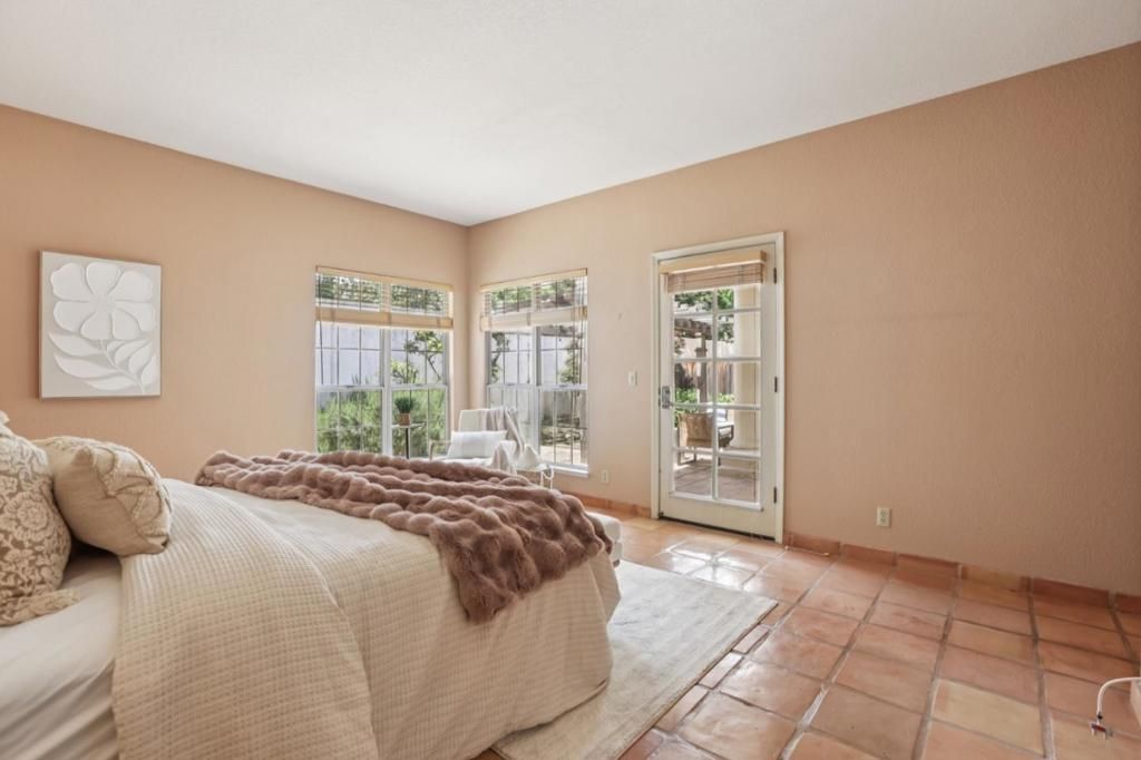 Image 14 of property listing at 801 Rebecca Privada, Mountain View, CA 94040