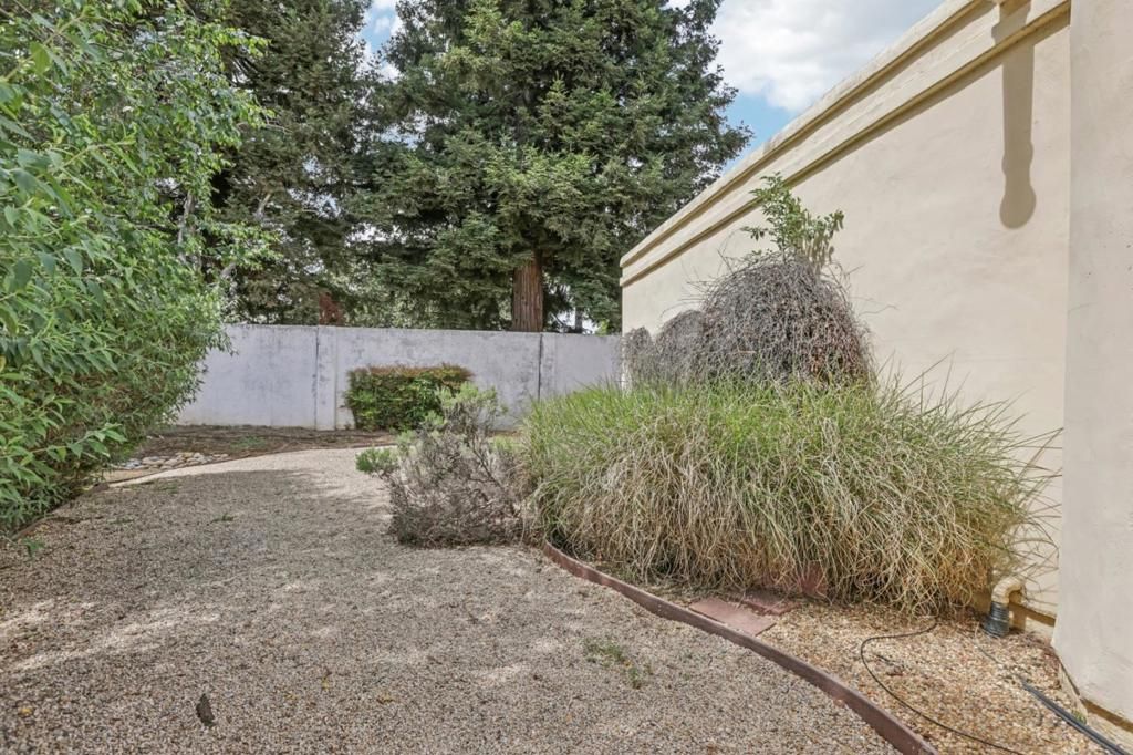 Image 31 of property listing at 801 Rebecca Privada, Mountain View, CA 94040