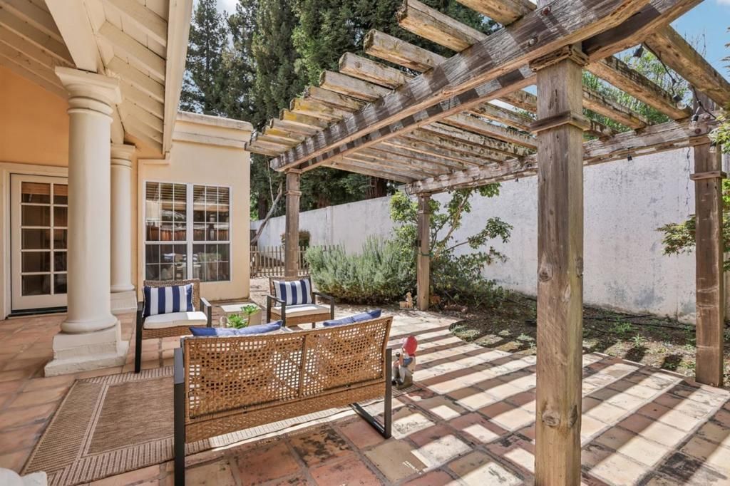 Image 8 of property listing at 801 Rebecca Privada, Mountain View, CA 94040