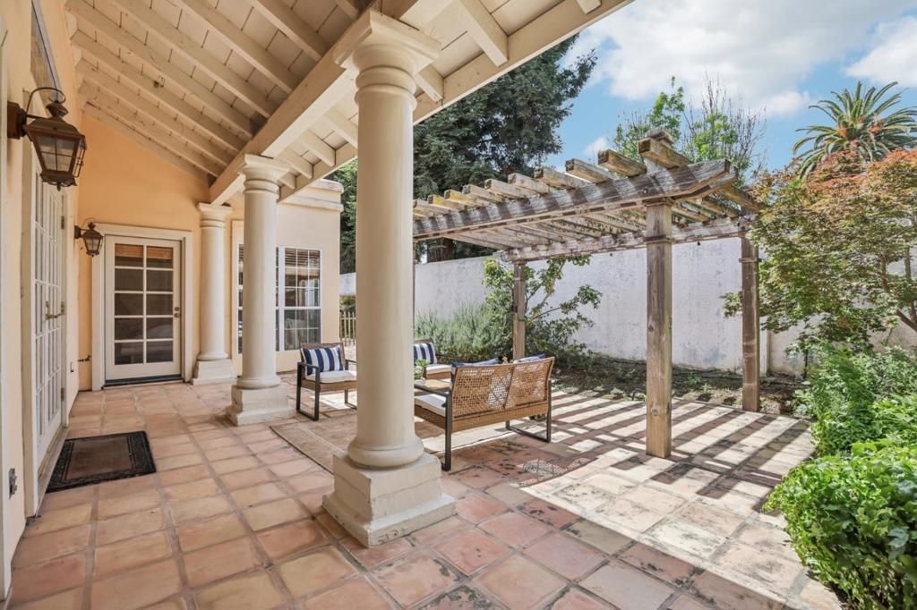 Image 9 of property listing at 801 Rebecca Privada, Mountain View, CA 94040