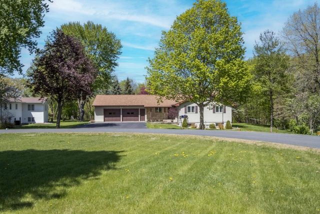 100 Stony Creek Circle, Mankato, MN 56001