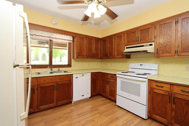 100 Stony Creek Circle, Mankato, MN 56001