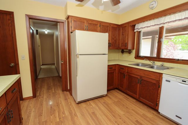 100 Stony Creek Circle, Mankato, MN 56001