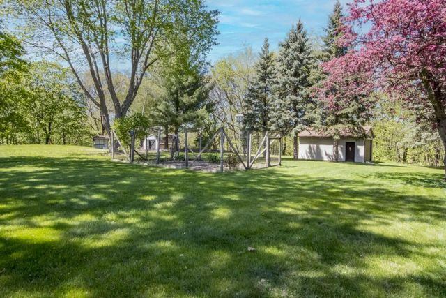 100 Stony Creek Circle, Mankato, MN 56001