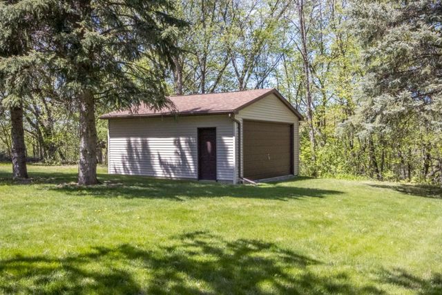 100 Stony Creek Circle, Mankato, MN 56001