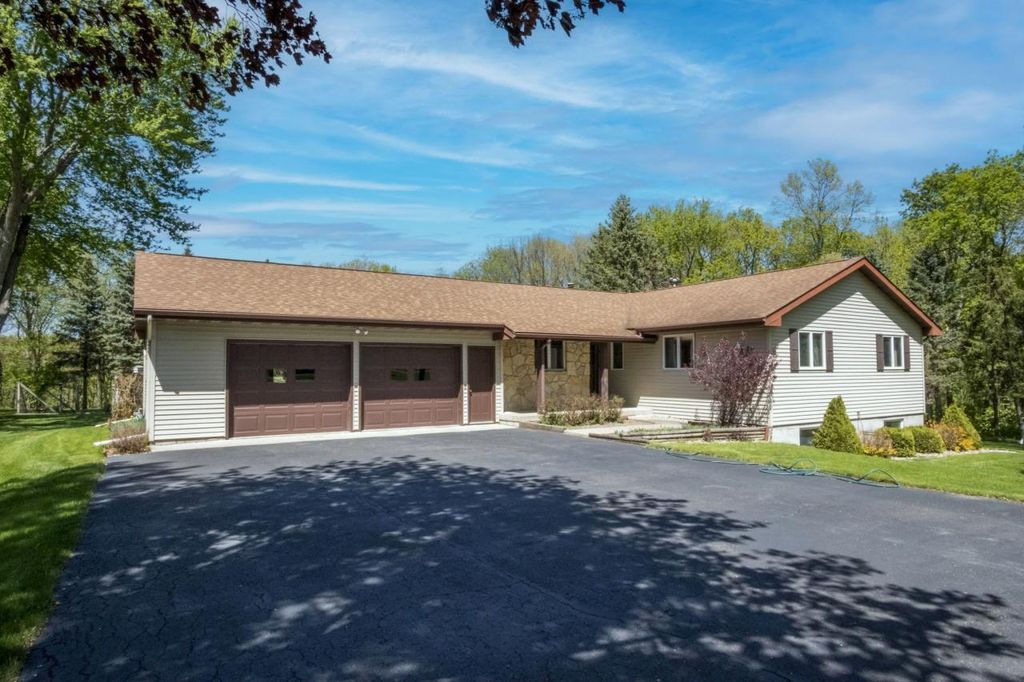 100 Stony Creek Circle, Mankato, MN 56001