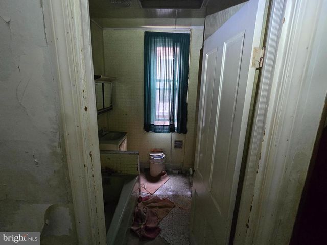 1725 E OLIVER ST, Baltimore, MD 21213
