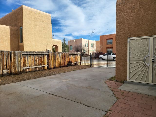 6085 Monte Verde, Santa Fe, NM 87507