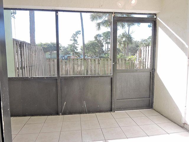 5040 Society Place E E, West Palm Beach, FL 33415