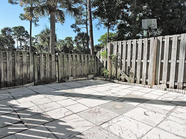 5040 Society Place E E, West Palm Beach, FL 33415