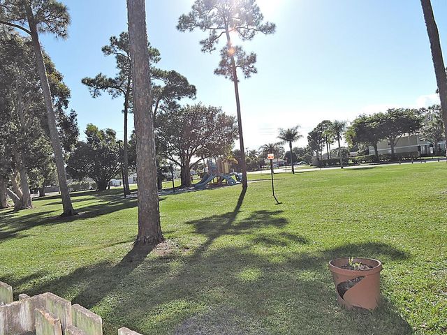 5040 Society Place E E, West Palm Beach, FL 33415