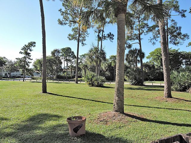 5040 Society Place E E, West Palm Beach, FL 33415