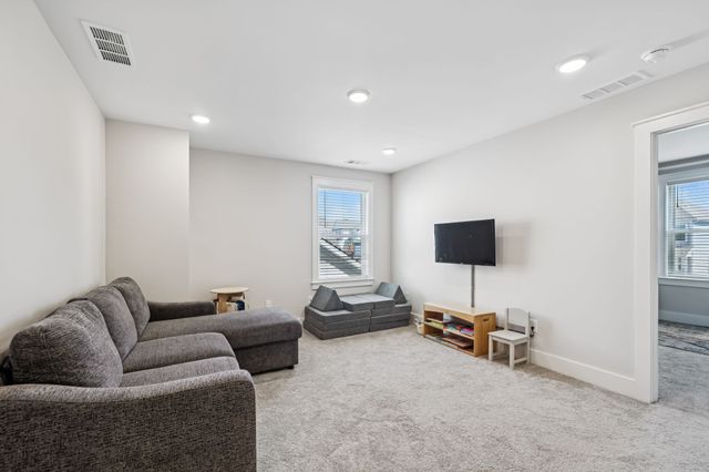 612 Conifer Dr, Spring Hill, TN 37174