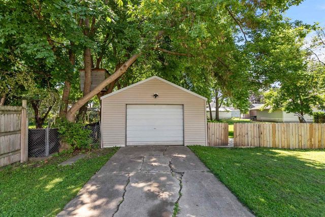 23 W NEVADA AVENUE, Oshkosh, WI 54901