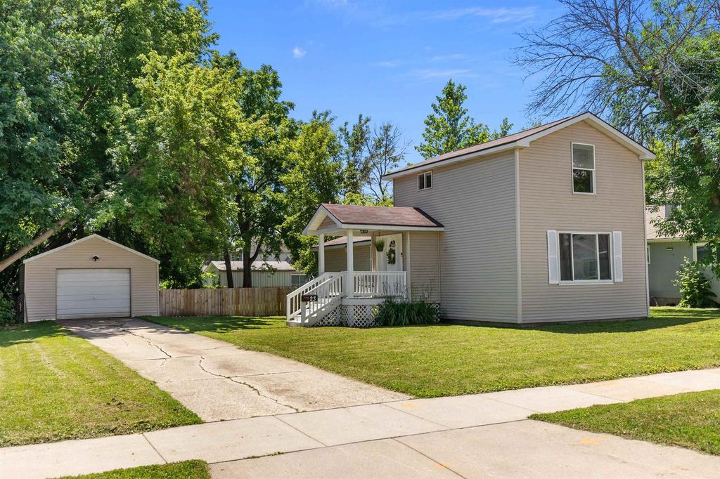 23 W NEVADA AVENUE, Oshkosh, WI 54901