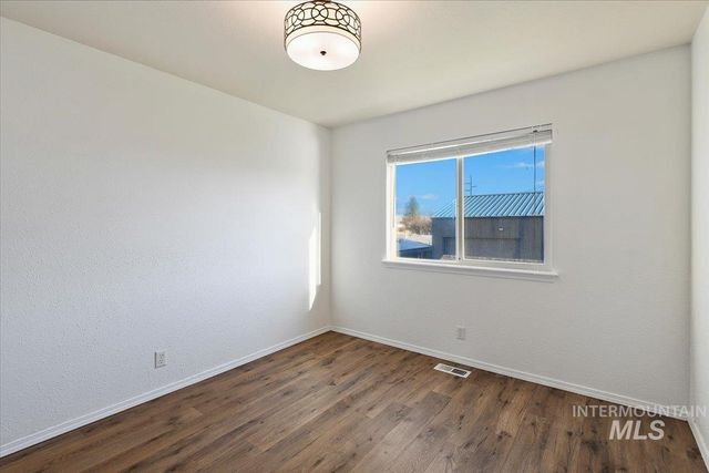 1510 S Ada St, Nampa, ID 83687