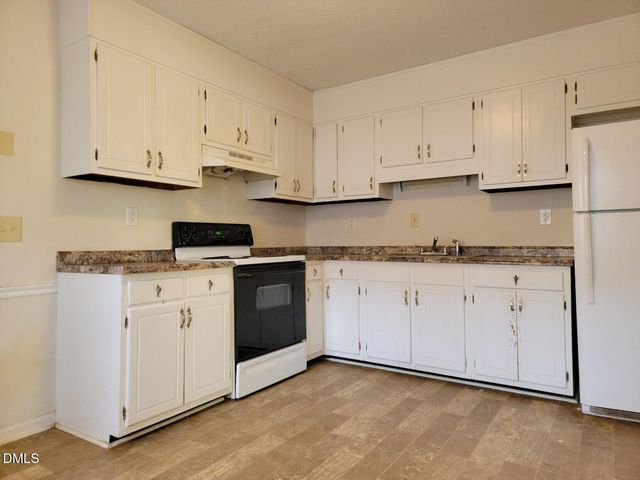 809 Plentywood Court, Raleigh, NC 27615