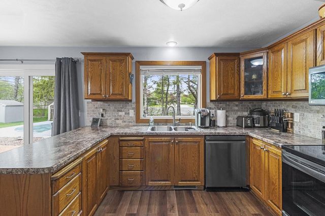 3718 Shepherd LANE, Manitowoc, WI 54220