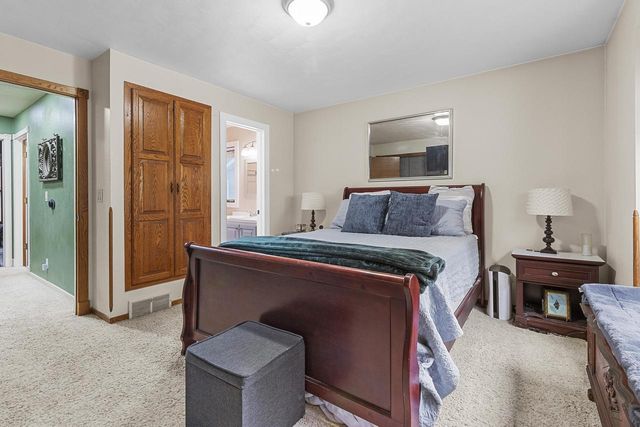 3718 Shepherd LANE, Manitowoc, WI 54220