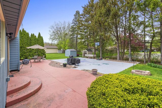 3718 Shepherd LANE, Manitowoc, WI 54220