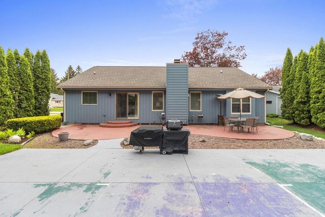 3718 Shepherd LANE, Manitowoc, WI 54220