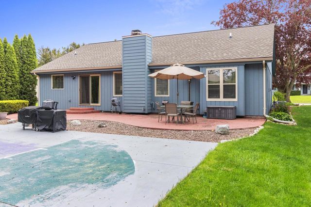 3718 Shepherd LANE, Manitowoc, WI 54220