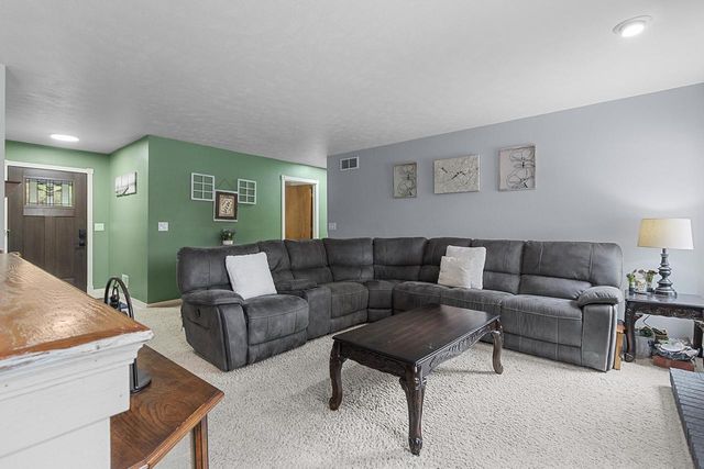 3718 Shepherd LANE, Manitowoc, WI 54220
