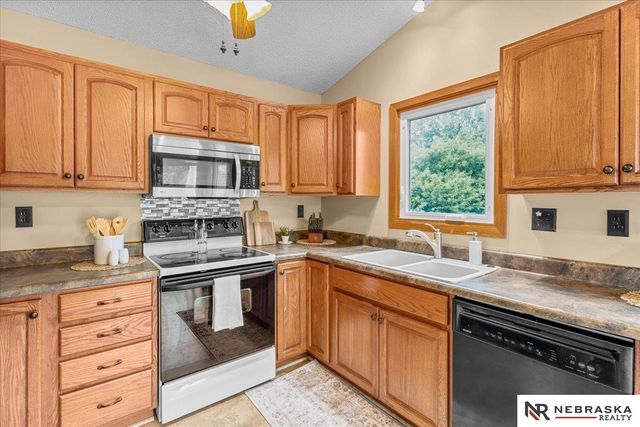 4932 S 56th Street, Lincoln, NE 68516