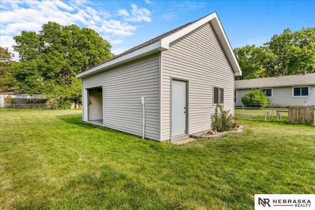 4932 S 56th Street, Lincoln, NE 68516