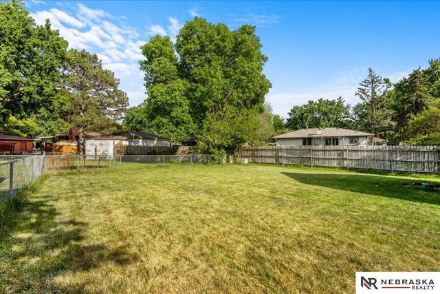 4932 S 56th Street, Lincoln, NE 68516