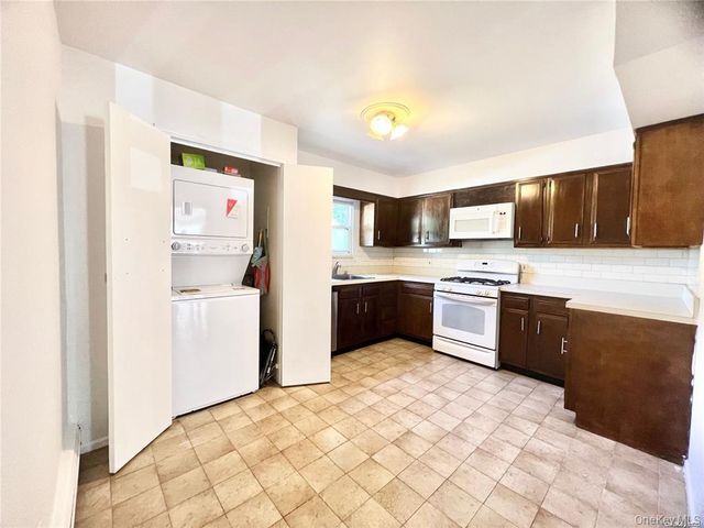 4 Ashwood Road A, Port Washington, NY 11050