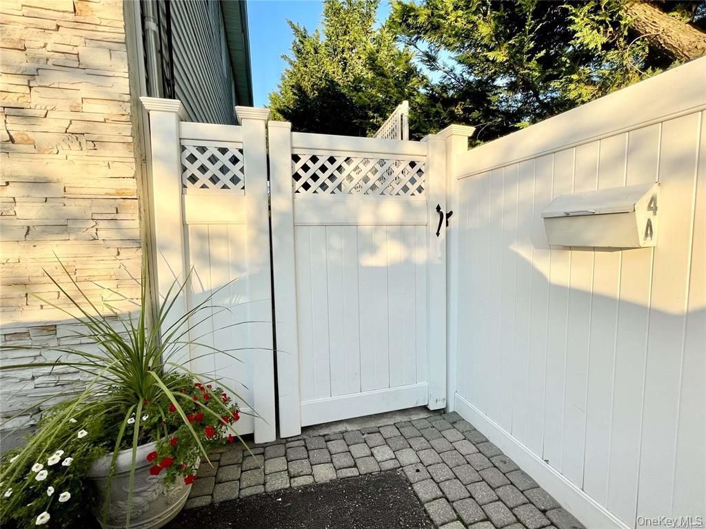 4 Ashwood Road A, Port Washington, NY 11050