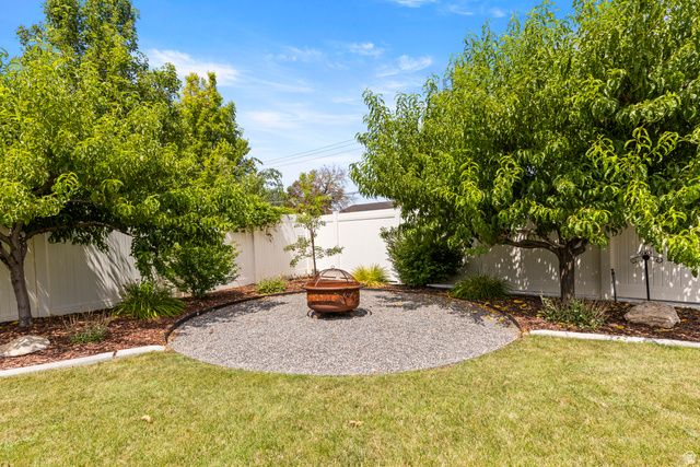 3098 W 725 S, Syracuse, UT 84075