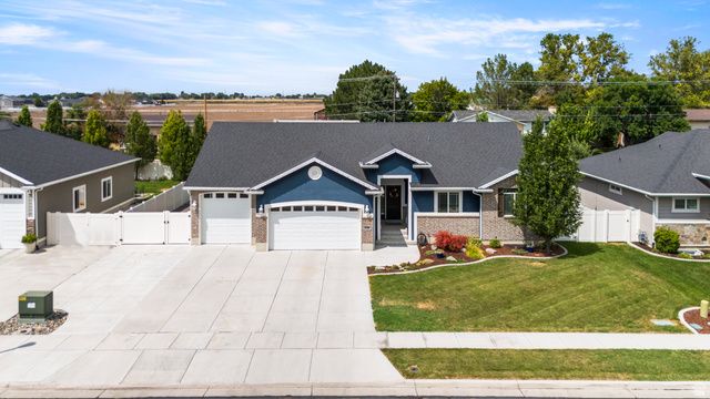 3098 W 725 S, Syracuse, UT 84075
