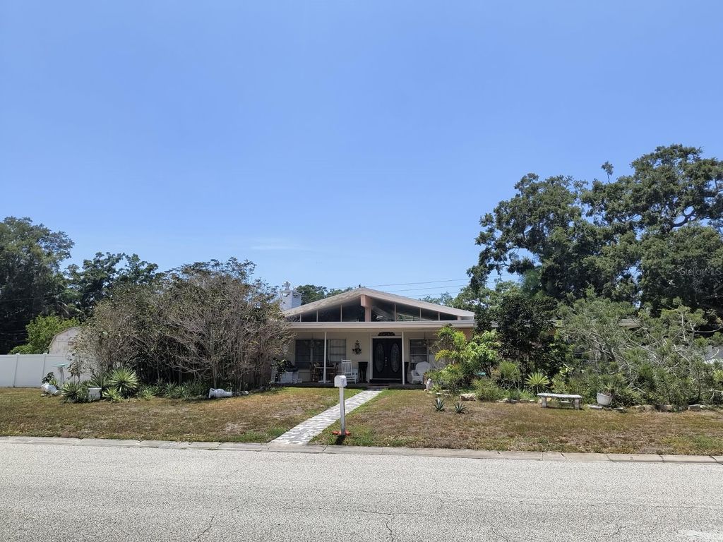 790 OAKWOOD DRIVE, Dunedin, FL 34698