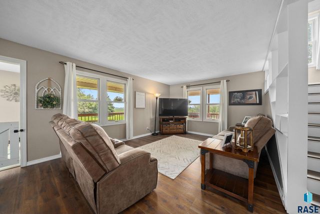 27151 479th Ave Avenue, Harrisburg, SD 57032