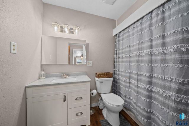 27151 479th Ave Avenue, Harrisburg, SD 57032