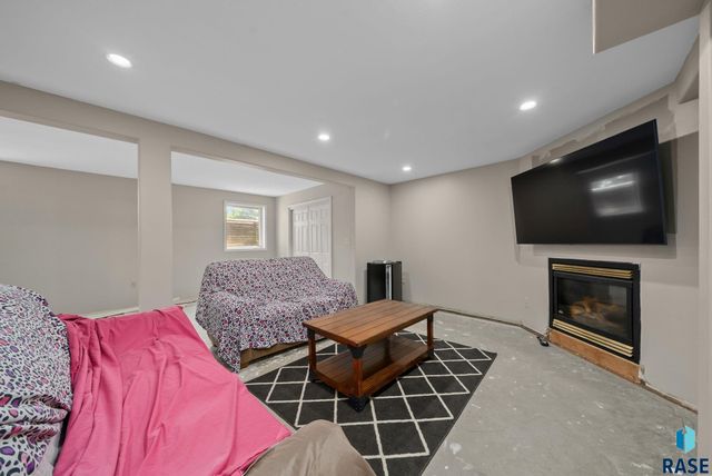 27151 479th Ave Avenue, Harrisburg, SD 57032