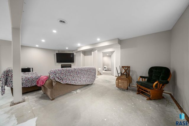 27151 479th Ave Avenue, Harrisburg, SD 57032