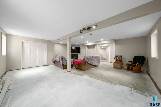 27151 479th Ave Avenue, Harrisburg, SD 57032