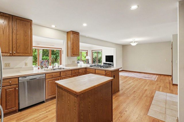 11202 Clovis Pointe Drive, Green Oak Twp, MI 48178