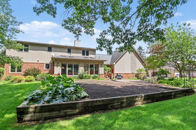 11202 Clovis Pointe Drive, Green Oak Twp, MI 48178