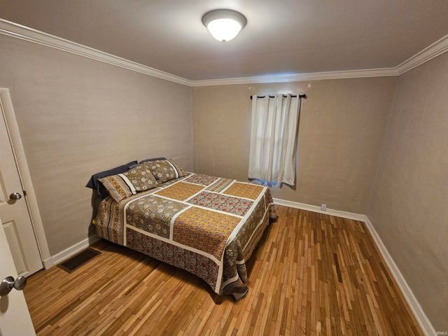 813 W 4th Street, Bicknell, IN 47512