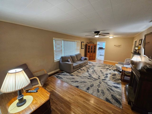 813 W 4th Street, Bicknell, IN 47512