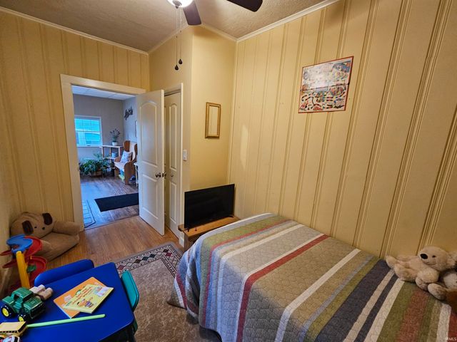 813 W 4th Street, Bicknell, IN 47512