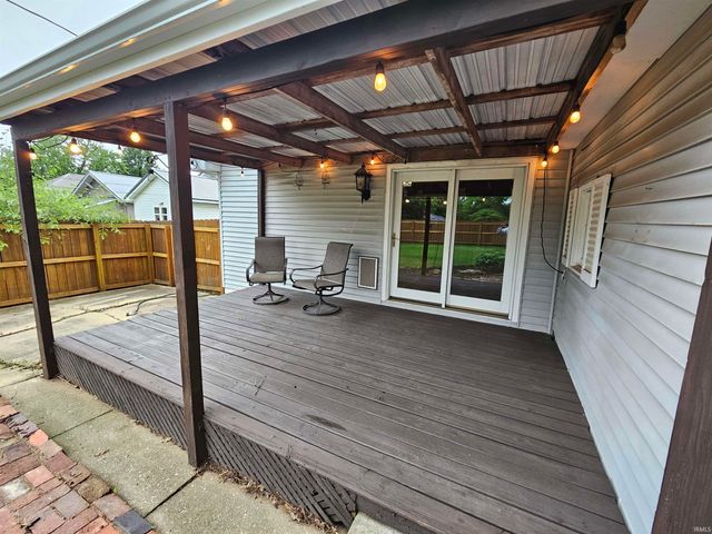 813 W 4th Street, Bicknell, IN 47512