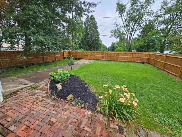 813 W 4th Street, Bicknell, IN 47512