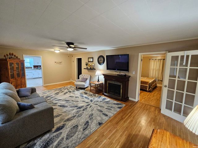 813 W 4th Street, Bicknell, IN 47512