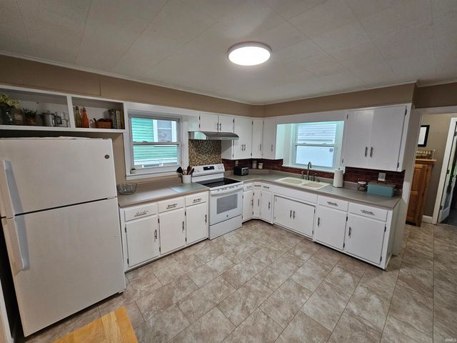 813 W 4th Street, Bicknell, IN 47512