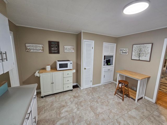 813 W 4th Street, Bicknell, IN 47512